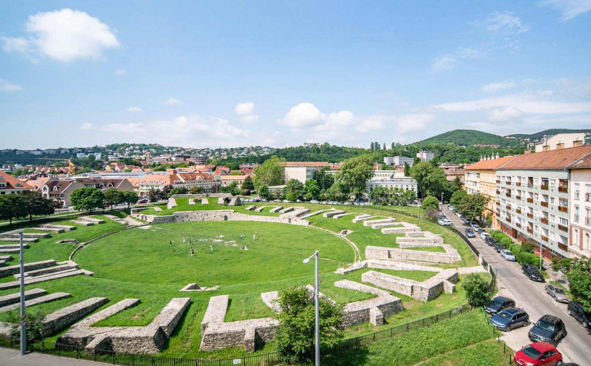 Free Parking Amphitheater Apartment - Wifi, Ac, Tv Budapest Exterior photo